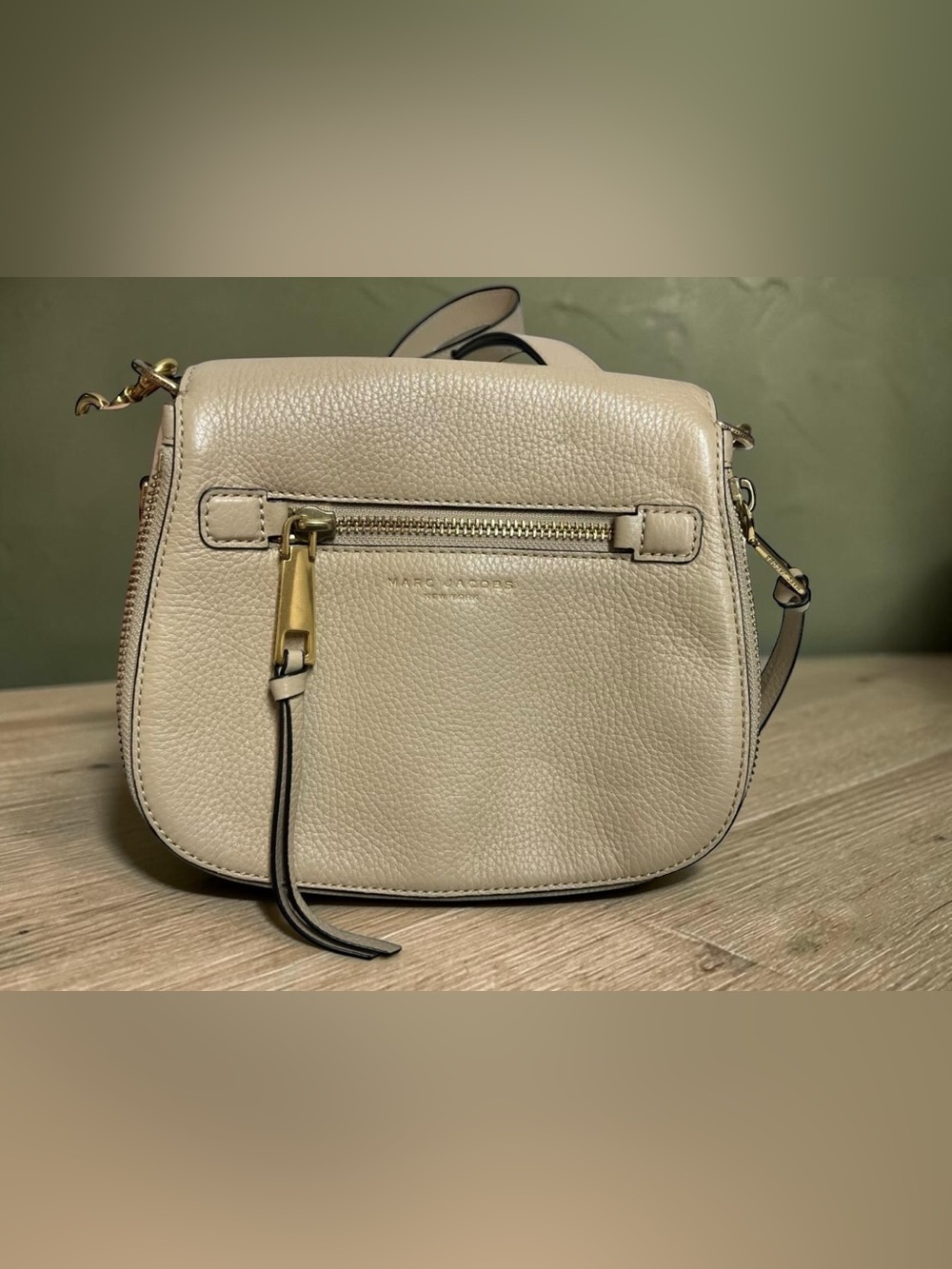 Authentic Marc Jacobs Recruit Nomad Pebbled Leather Crossbody Bag Beige